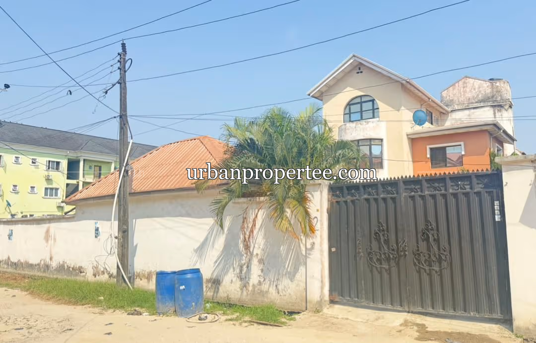 Fantastic massive and secured 3 bedroom flat