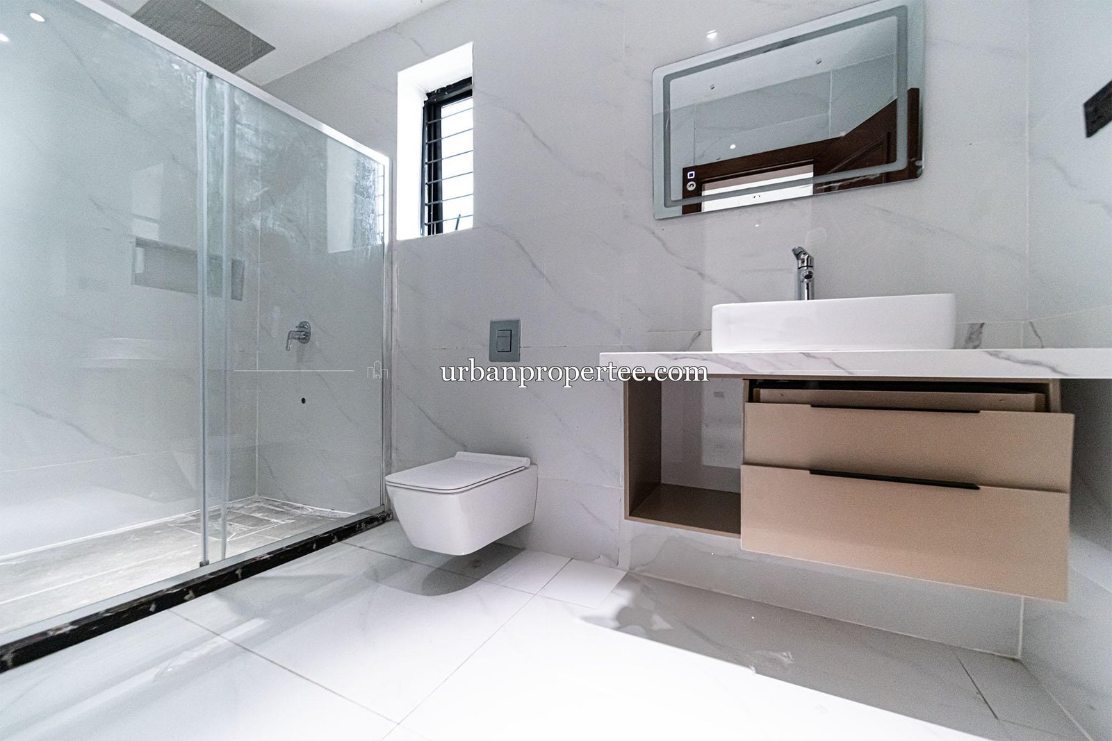 Spacious 5-Bedroom Detached House in Lekki Phase 1