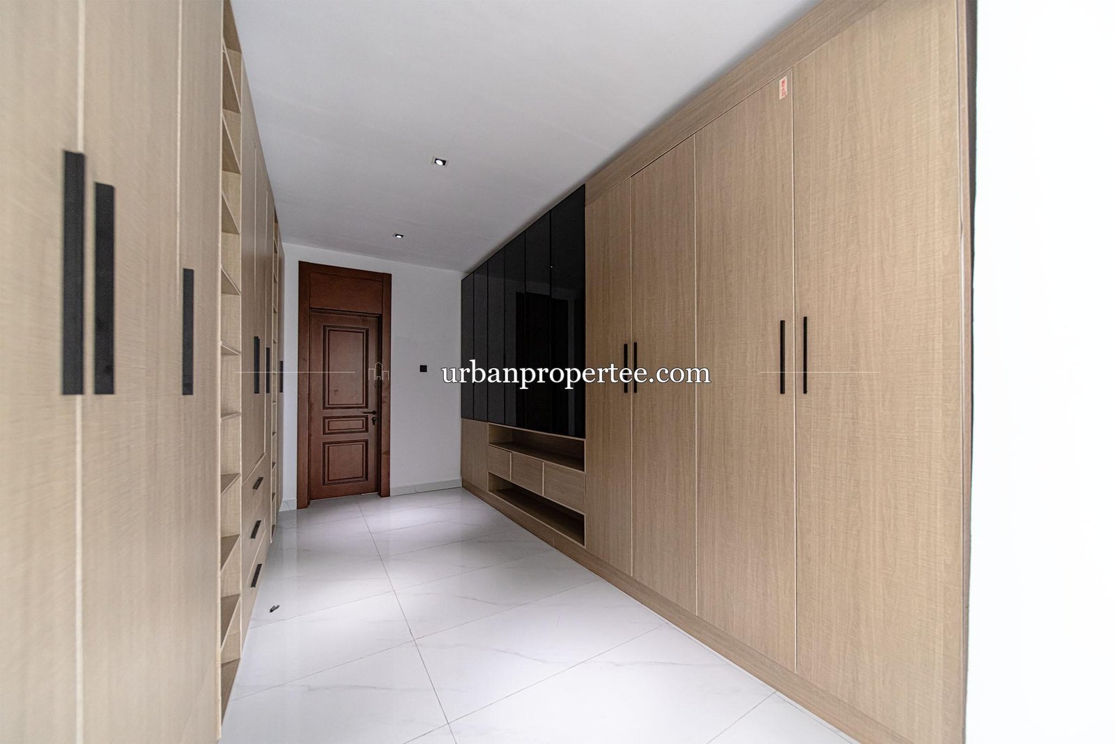 Spacious 5-Bedroom Detached House in Lekki Phase 1