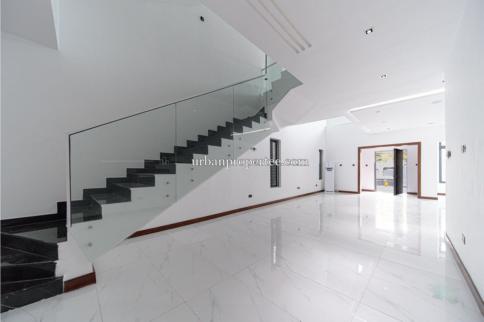Spacious 5-Bedroom Detached House in Lekki Phase 1