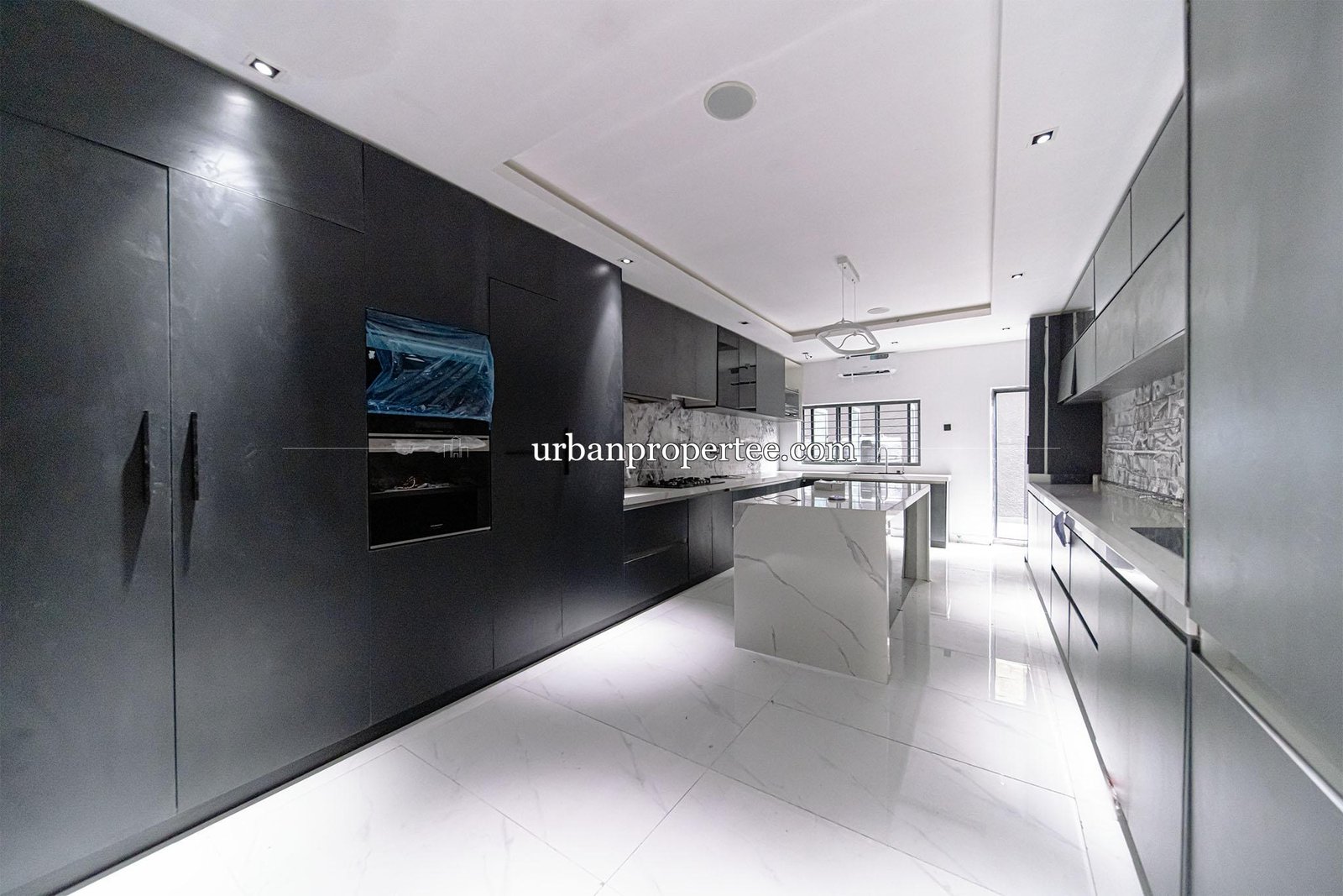 Spacious 5-Bedroom Detached House in Lekki Phase 1