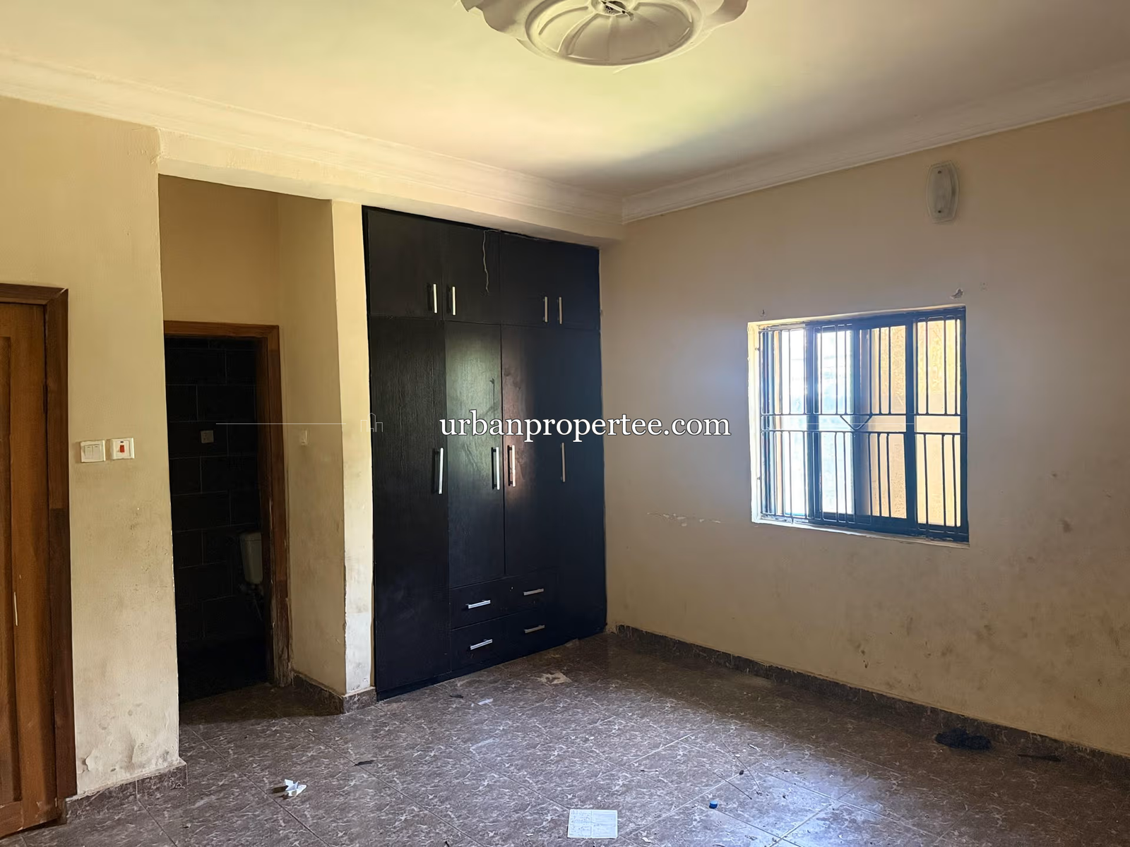 Fantastic massive and secured 3 bedroom flat