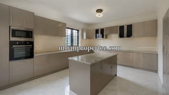 3 bedroom Maisonette with BQ