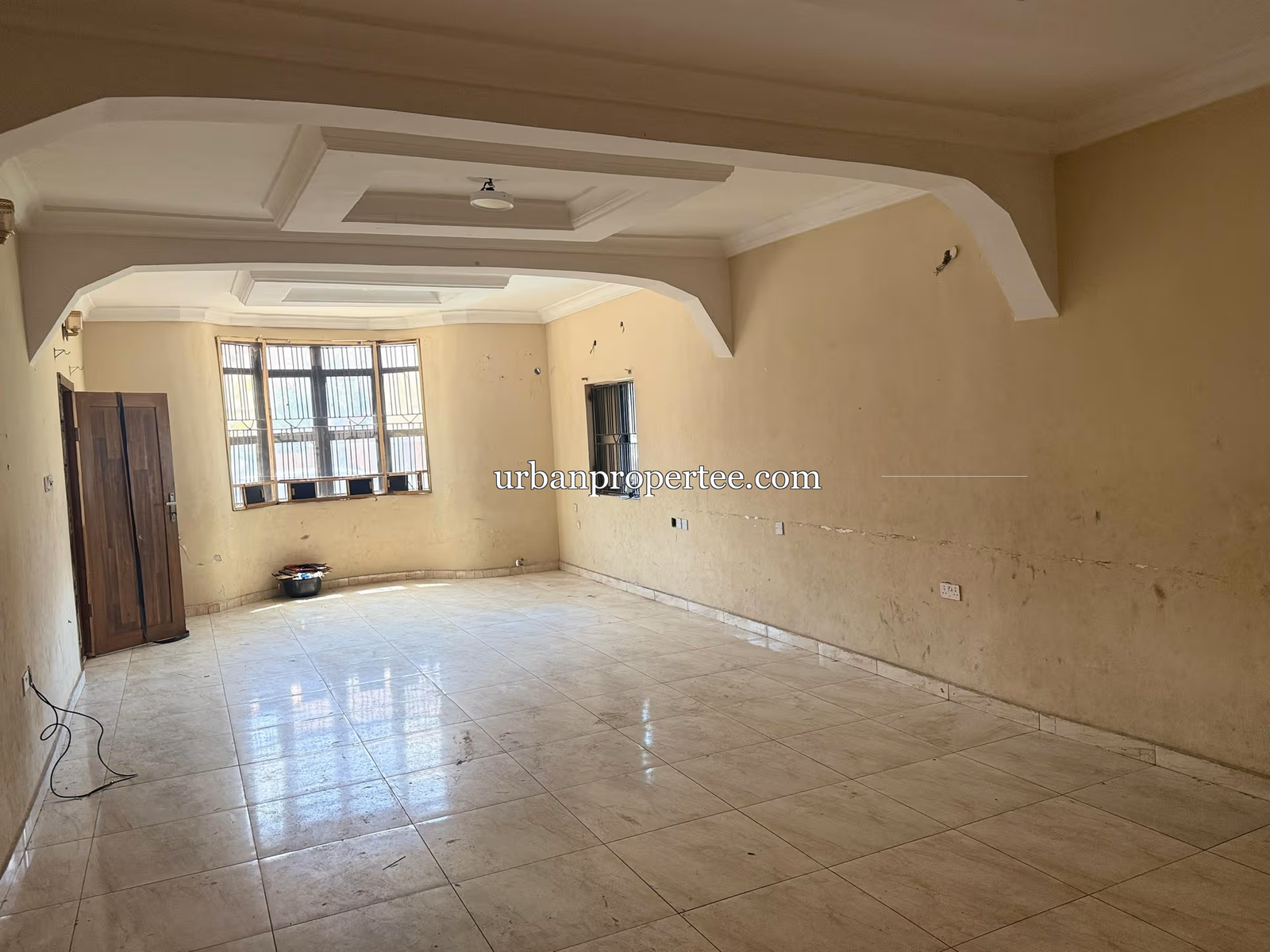 Fantastic massive and secured 3 bedroom flat